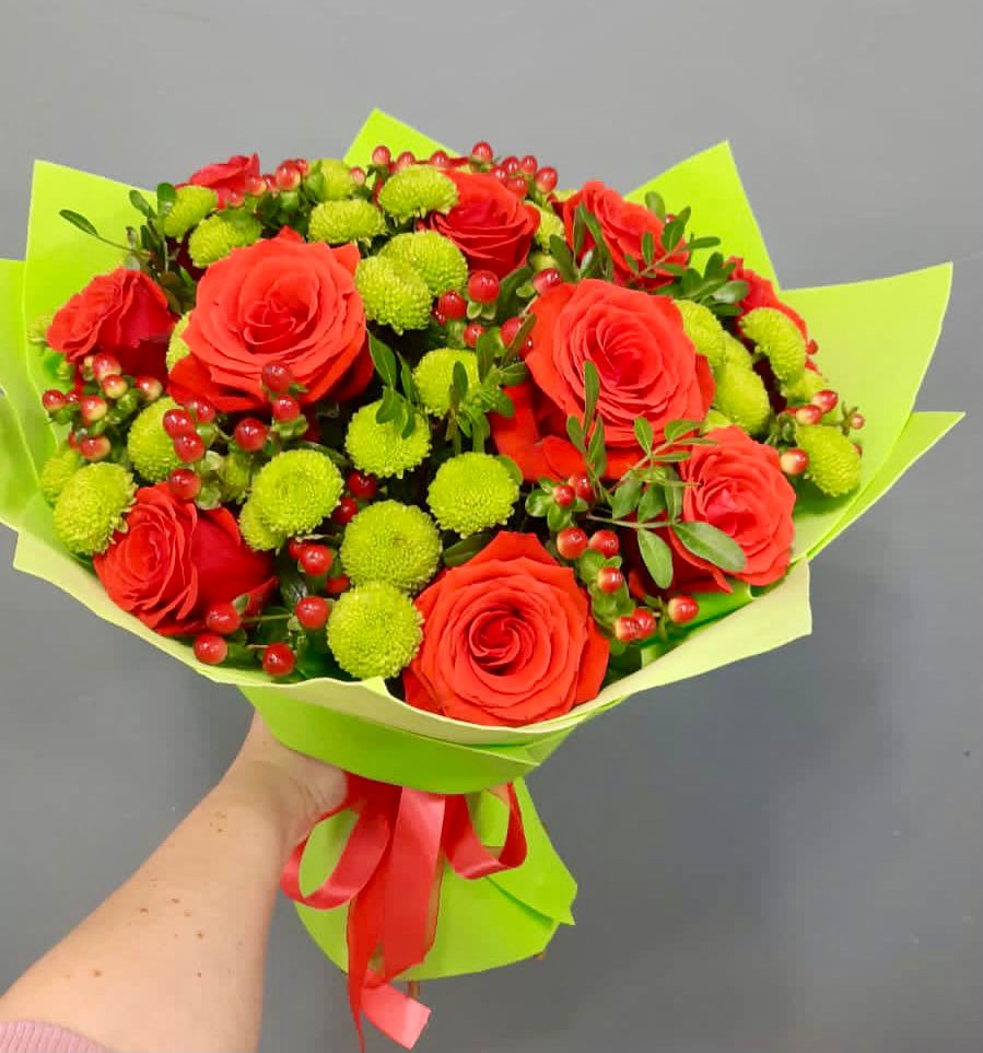 Букет цветов из: Хризантемы и Розы в Молочные Дворы