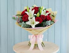 Букет цветов из:  Лилии и Розы #REPLACE_PRED# Молочные Дворы