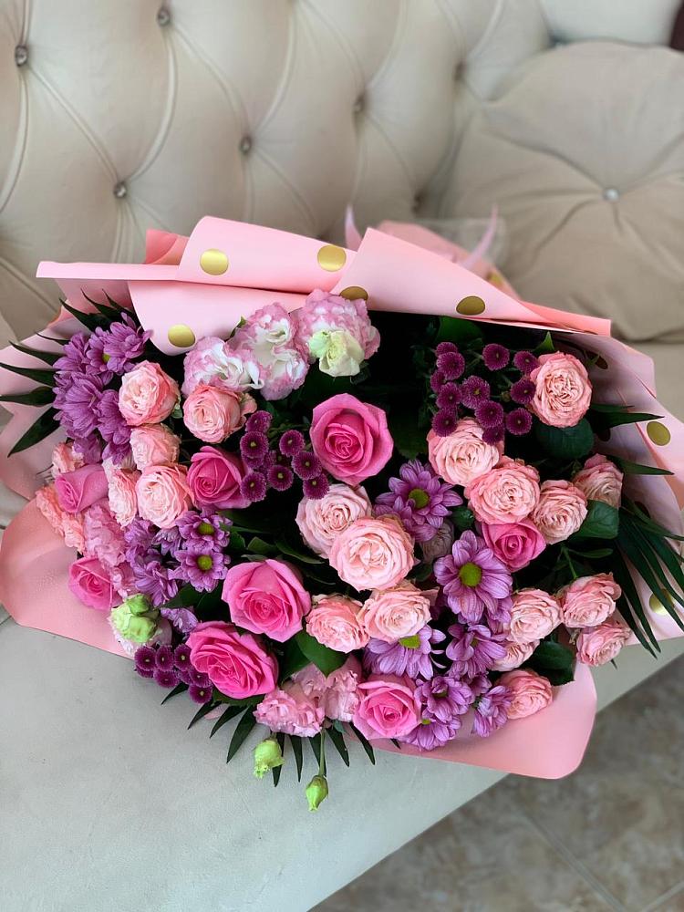 Букет цветов из: Хризантемы, Розы и Лизиантусы в Молочные Дворы