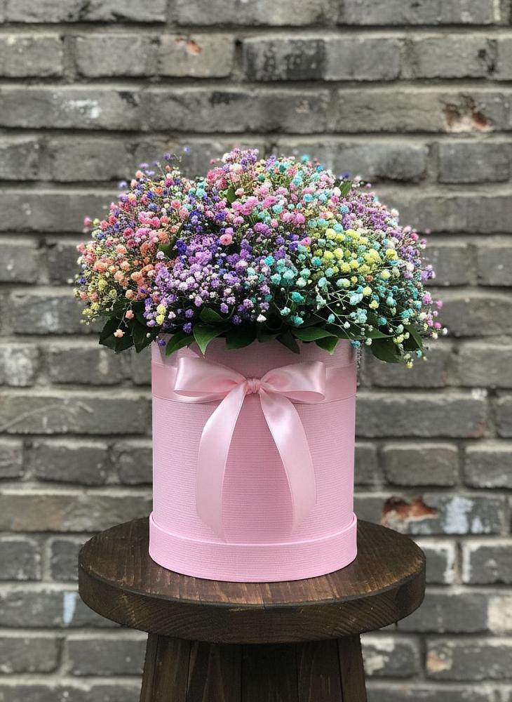 Цветочная композиция из Гипсофила и Розы в шляпной коробке в Молочные Дворы