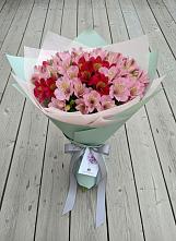 Букет цветов из:  Альстромерии в Молочные Дворы