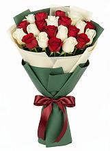 Букет Микс из красных и белых роз в Молочные Дворы