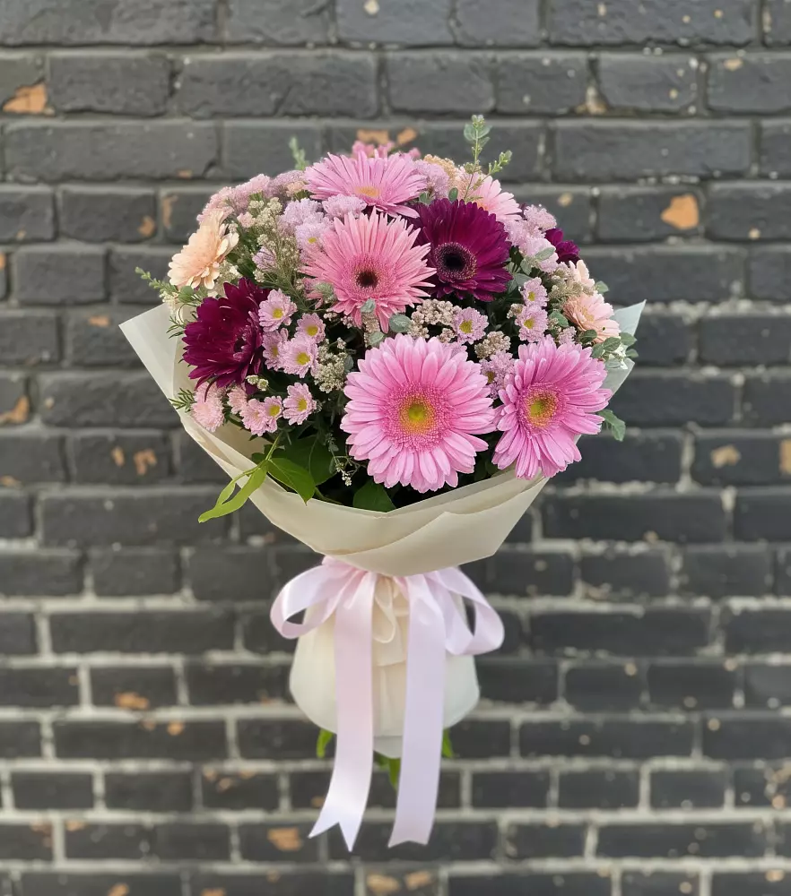 Букет цветов из: Герберы и Хризантемы в Молочные Дворы