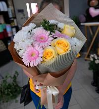 Букет цветов из:  Герберы, Розы и Хризантемы в Молочные Дворы