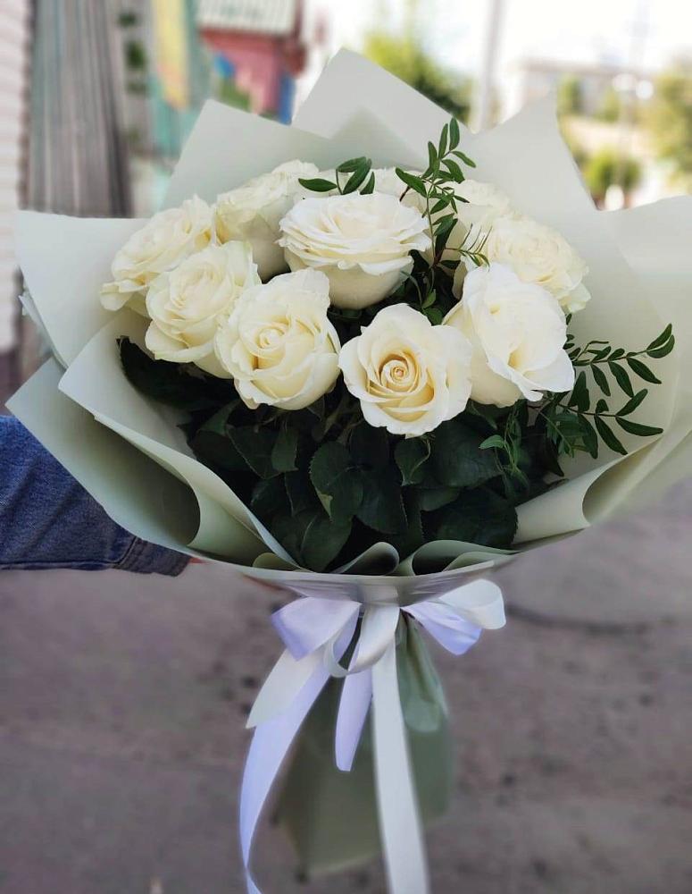 Букет Белые розы Проуд в Молочные Дворы