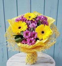Букет цветов из:  Хризантемы и Герберы #REPLACE_PRED# Молочные Дворы