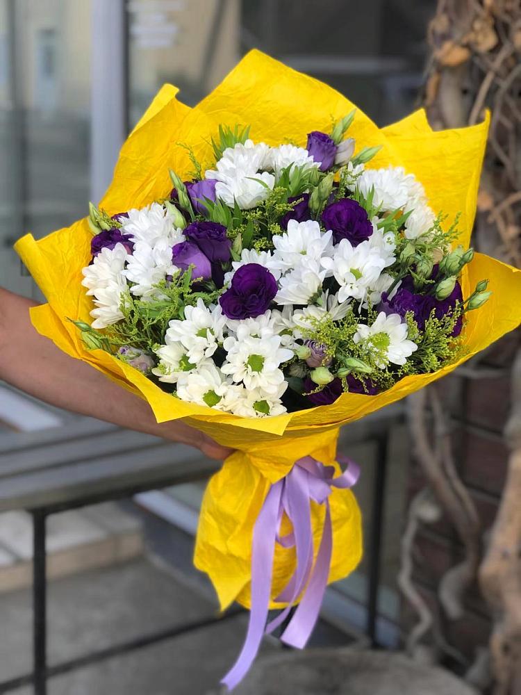 Букет цветов из: Ирисы, Хризантемы и Ромашки в Молочные Дворы