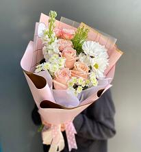 Букет цветов из:  Хризантемы и Розы в Молочные Дворы