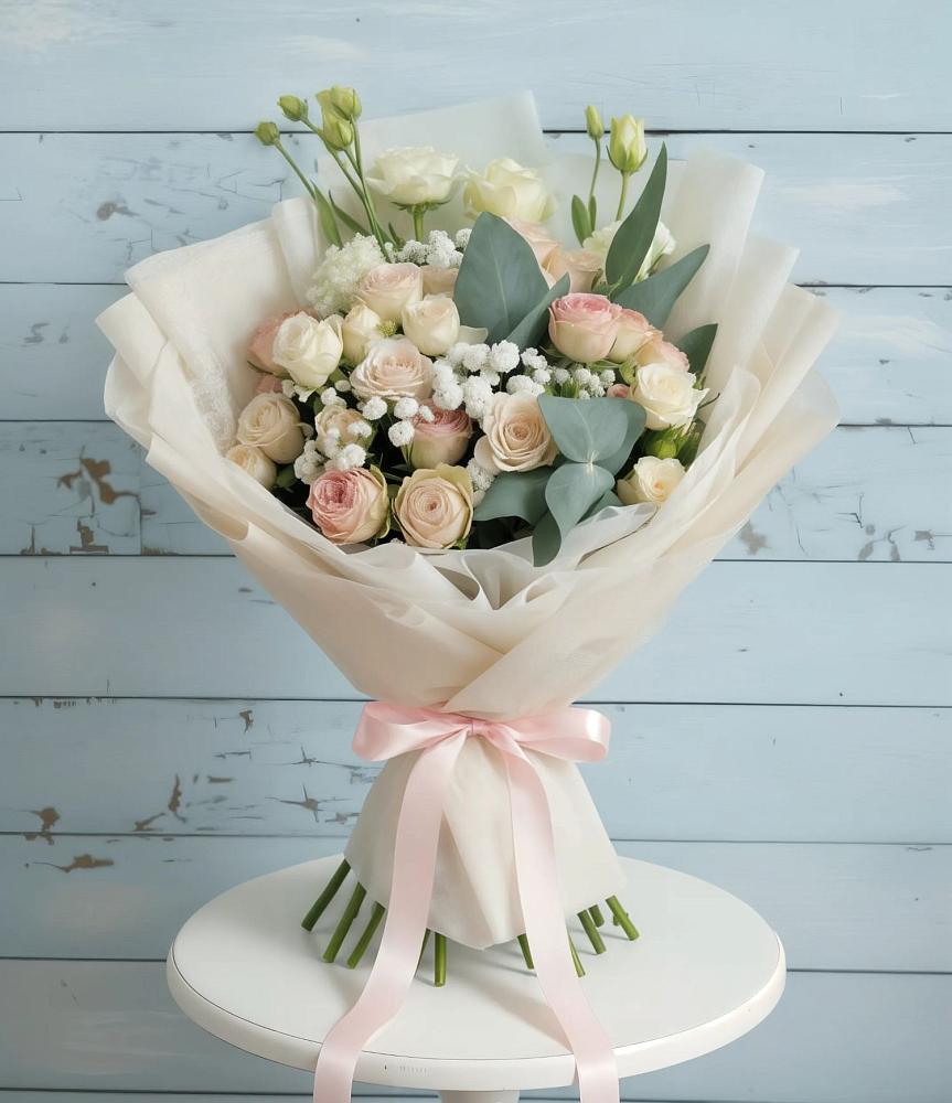 Букет цветов из: Розы и Лизиантусы в Молочные Дворы