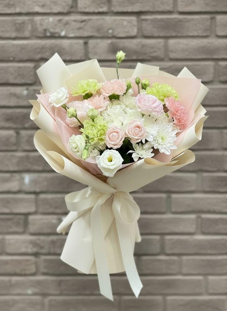 Букет цветов из: Гвоздики, Розы, Лизиантусы и Хризантемы в Молочные Дворы