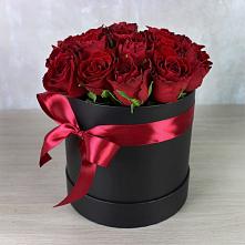 Цветочная композиция из Розы в шляпной коробке в Молочные Дворы