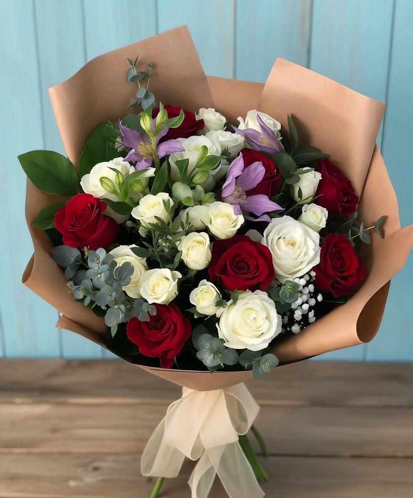 Букет цветов из: Розы и Альстромерии в Молочные Дворы