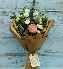 Букет цветов из:  Розы и Лизиантусы в Молочные Дворы