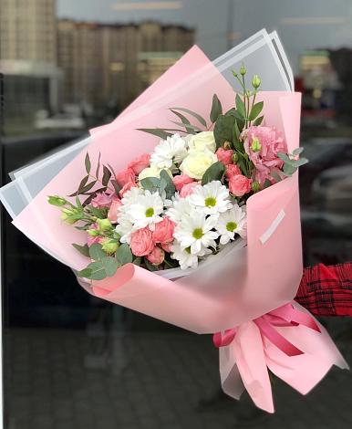Букет цветов из: Розы, Лизиантусы и Хризантемы в Молочные Дворы