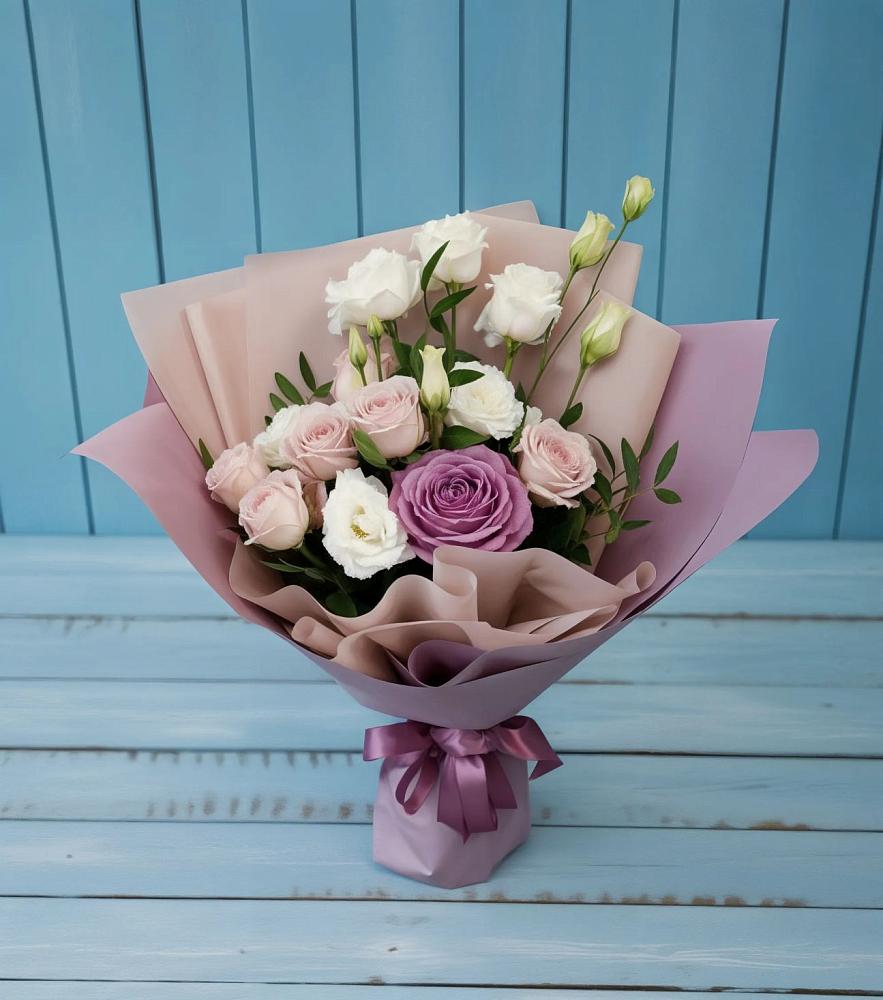 Букет цветов из: Розы и Лизиантусы в Молочные Дворы